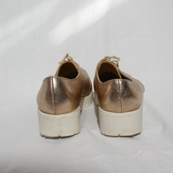 DOROTHY GAYNOR Metallic Rose Gold Laced Oxfords with White Platform Lugg Soles - Picture 8 of 8